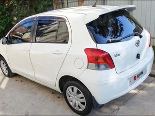 2010 Toyota Vitz II (XP90), белый, 620000 рублей, вид 1