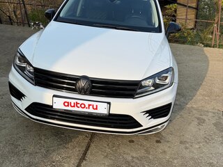 2017 Volkswagen Touareg II Рестайлинг, белый, 3850000 рублей, вид 2