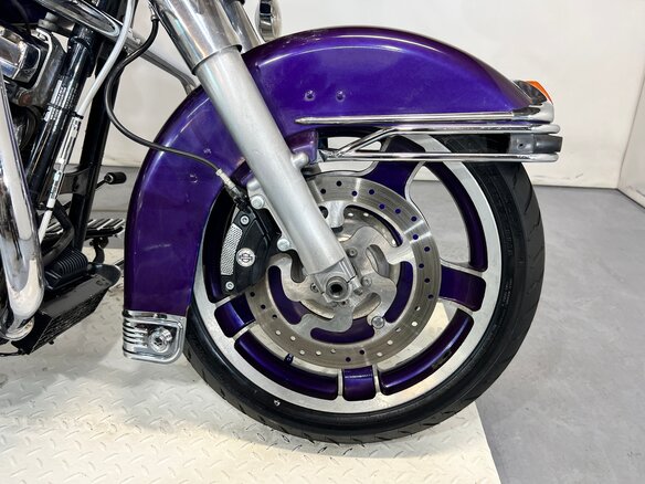 2010 Harley-Davidson Electra Glide, фиолетовый, 690000 рублей - вид 17