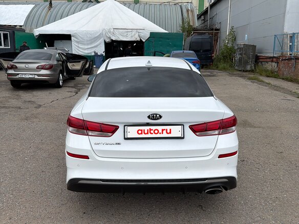 2020 Kia Optima IV Рестайлинг, белый, 1630000 рублей - вид 1