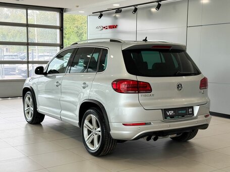 2014 Volkswagen Tiguan I Рестайлинг, серебристый, 1427000 рублей, вид 4