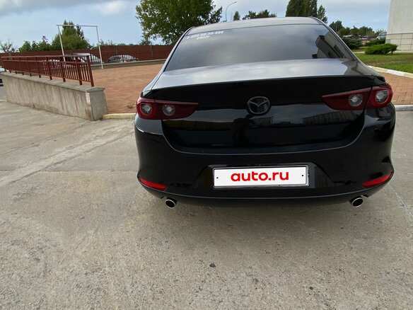 2022 Mazda 3 IV (BP), чёрный, 2300000 рублей - вид 3
