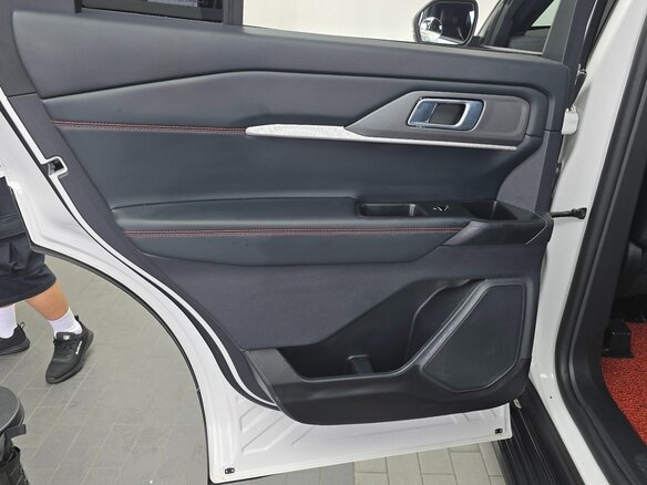 2025 Ford Explorer VI Рестайлинг, белый, 7520000 рублей - вид 32