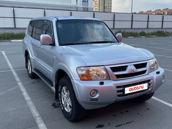 2004 Mitsubishi Pajero III Рестайлинг, серебристый, 820000 рублей - вид 2
