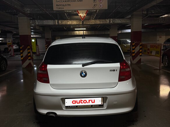 2011 BMW 1 серии 116i I (E81/E82/E87/E88) Рестайлинг, белый, 900000 рублей - вид 4