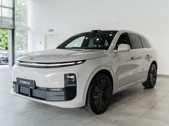 2025 Li Auto (Lixiang) L6 I, серебристый