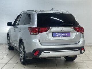 2021 Mitsubishi Outlander III Рестайлинг 3, серый, 2449000 рублей, вид 5