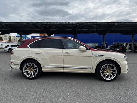 2021 Bentley Bentayga I Рестайлинг, белый, 22200000 рублей, вид 2