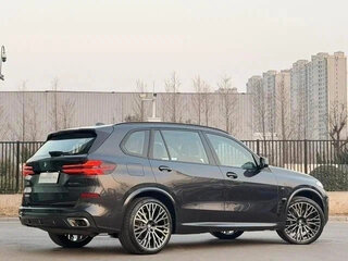 2023 BMW X5 40i IV (G05/G18) Рестайлинг, чёрный, 9000000 рублей, вид 4