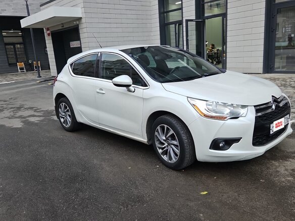 2013 Citroen DS4, белый, 750000 рублей - вид 2