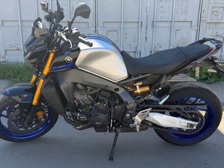 2023 Yamaha MT-09 (FZ-09), серый, 1269000 рублей, вид 2