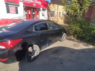 2013 Hyundai Solaris I, чёрный, 440000 рублей, вид 4