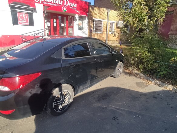 2013 Hyundai Solaris I, чёрный, 440000 рублей - вид 3
