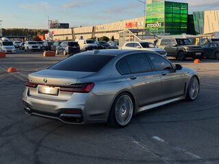 2021 BMW 7 серии Long 740Li xDrive VI (G11/G12) Рестайлинг, серый, 5500000 рублей, вид 4