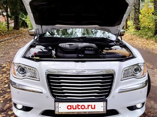 2012 Chrysler 300C II, белый, 1800000 рублей, вид 4