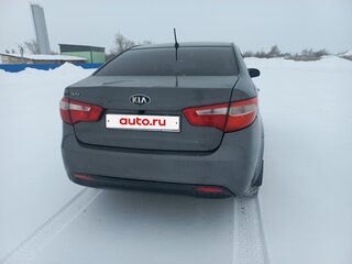 2013 Kia Rio 5-speed III, серый, 685000 рублей, вид 5