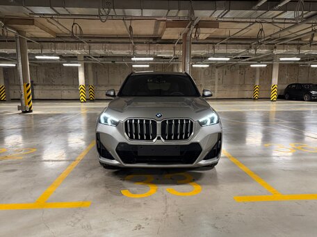 2024 BMW X1 20i xDrive III (U11/U12), серый, 5300000 рублей, вид 2