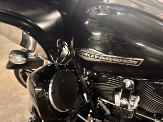 2021 Harley-Davidson Road Glide, чёрный, 1799999 рублей, вид 3
