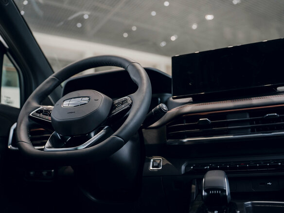 2026 Geely Okavango I Рестайлинг, белый - вид 17
