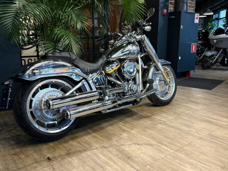 2025 Harley-Davidson Fat Boy, белый, 6000000 рублей, вид 2