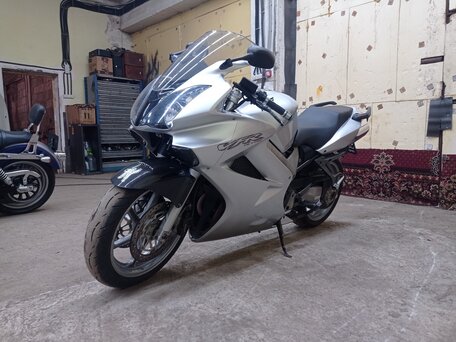 2003 Honda VFR 800, серебристый, 450000 рублей, вид 4