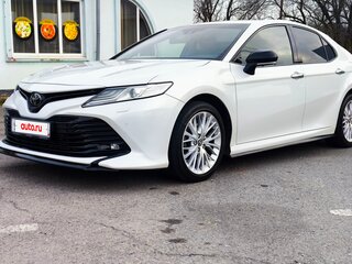 2019 Toyota Camry VIII (XV70), белый, 3700000 рублей, вид 3