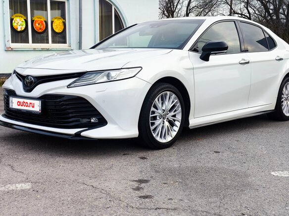 2019 Toyota Camry VIII (XV70), белый, 3700000 рублей - вид 2