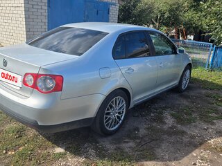 2009 Volkswagen Jetta V, серебристый, 500000 рублей, вид 3