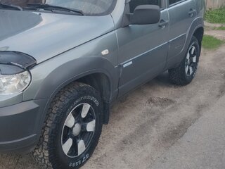 2011 Chevrolet Niva I Рестайлинг, серый, 550000 рублей, вид 2