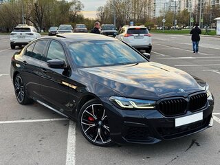 2021 BMW 5 серии 540i xDrive VII (G30/G31/G38) Рестайлинг, чёрный, 5999000 рублей, вид 3