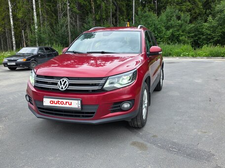 2016 Volkswagen Tiguan I Рестайлинг, красный, 990000 рублей, вид 2