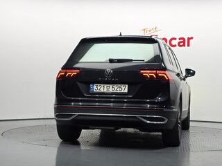 2021 Volkswagen Tiguan II Рестайлинг, чёрный, 2359000 рублей, вид 4