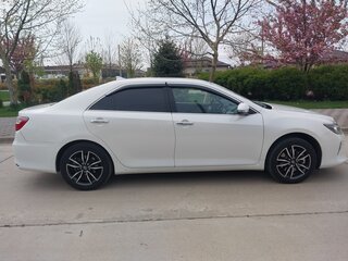 2017 Toyota Camry VII (XV50) Рестайлинг 2, белый, 2350000 рублей, вид 4