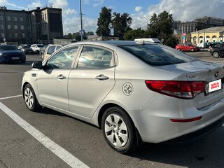 2016 Kia Rio III Рестайлинг, серебристый, 1150000 рублей, вид 4
