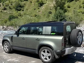 2020 Land Rover Defender 110 II, зелёный, 4600000 рублей, вид 2
