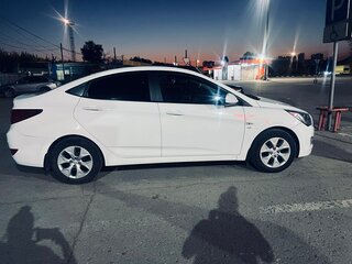2014 Hyundai Solaris I Рестайлинг, белый, 950000 рублей, вид 3