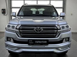 2015 Toyota Land Cruiser 200 Series Рестайлинг 2, серебристый, 4050000 рублей, вид 2