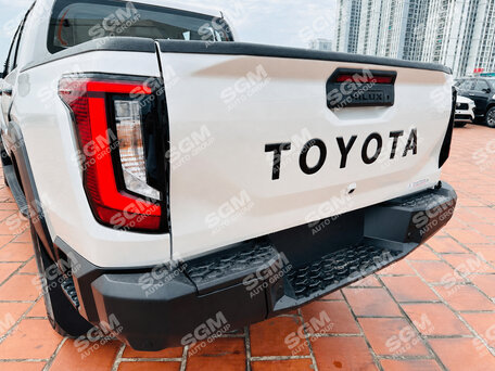 2026 Toyota Hilux IX, белый, 8201000 рублей, вид 5