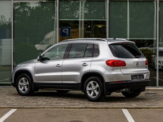 2012 Volkswagen Tiguan I Рестайлинг, серебристый, 1195000 рублей, вид 4