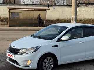 2012 Kia Rio 4-speed III, белый, 830000 рублей, вид 4