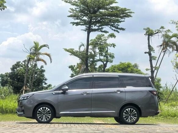 2022 Wuling Jiachen, серый, 1350000 рублей - вид 3