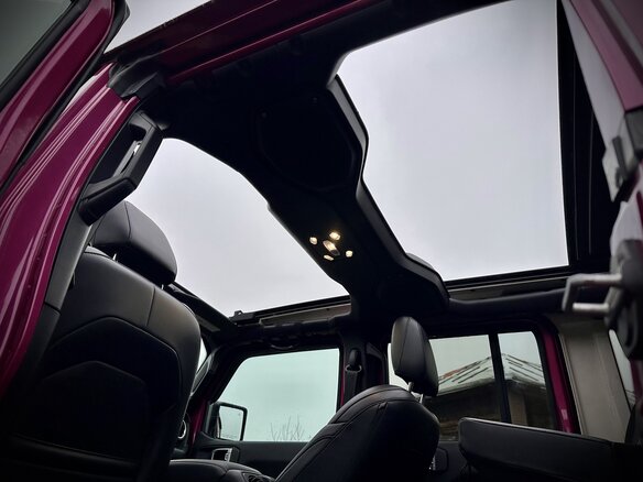 2021 Jeep Wrangler IV (JL), пурпурный, 3000000 рублей - вид 17