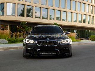 2015 BMW M5 V (F10) Рестайлинг, чёрный, 5600000 рублей, вид 3