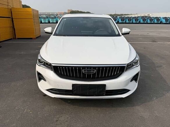 2022 Geely Emgrand II, белый - вид 1