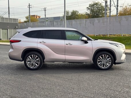 2026 Toyota Highlander IV (XU70), серебристый, 6300000 рублей, вид 4