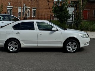 2012 Skoda Octavia II (A5) Рестайлинг, белый, 870000 рублей, вид 4