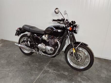 2022 Triumph Bonneville T120, чёрный, 1019000 рублей, вид 2