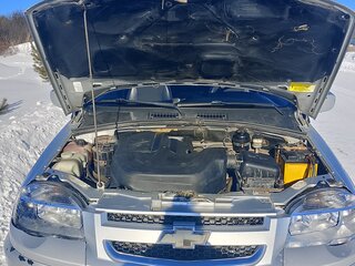2011 Chevrolet Niva I Рестайлинг, серебристый, 430000 рублей, вид 2