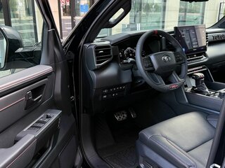 2025 Toyota Tundra Crew Max CrewMax III, чёрный, 11990000 рублей, вид 2