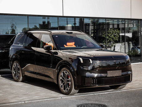 Lynk & Co 900